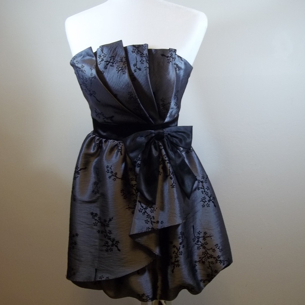 Haley Logan by Adrianna Papell size 5  dress, EUC